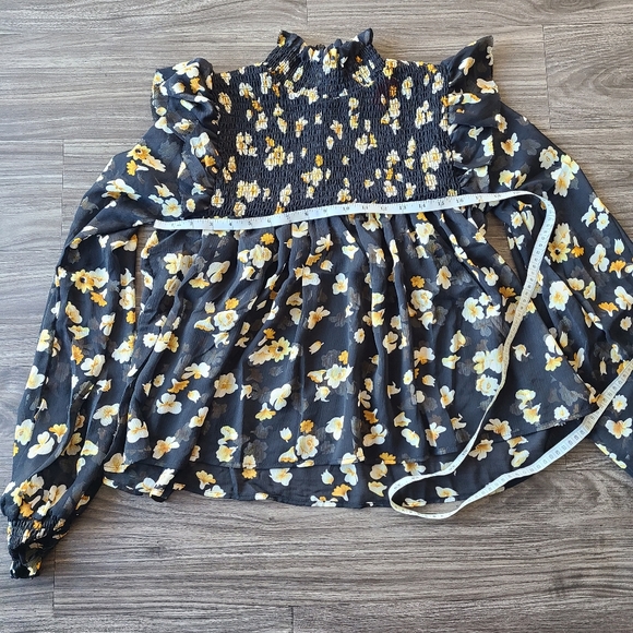 O.P.T. High neck flower print blouse - Picture 5 of 6